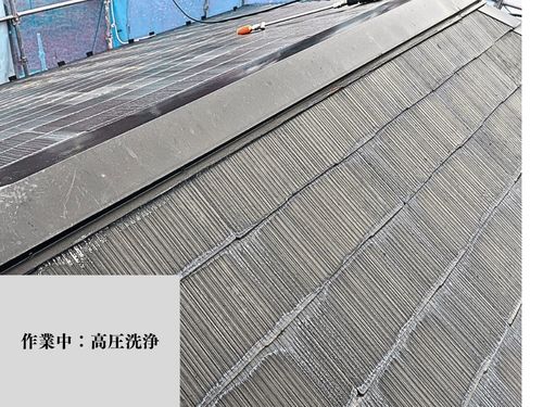 いすみ市Ｉ様邸での屋根塗装工事で、高圧洗浄の作業を行いました