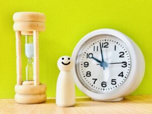 砂時計と時計のイメージ写真