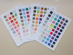 外壁塗装の色選びに使う塗料カラーサンプル集