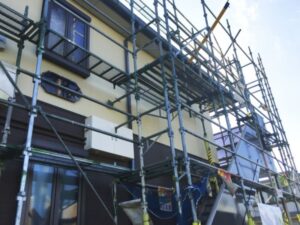 足場が建った住宅の外観